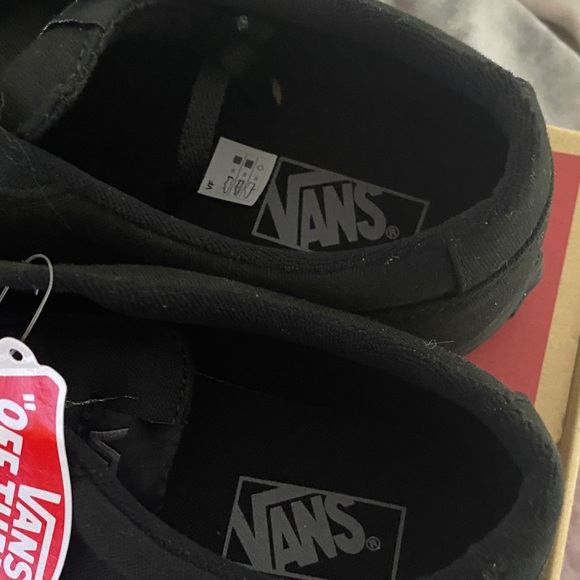 Vans Men's All-Black Sneakers - Picture 3 of 3